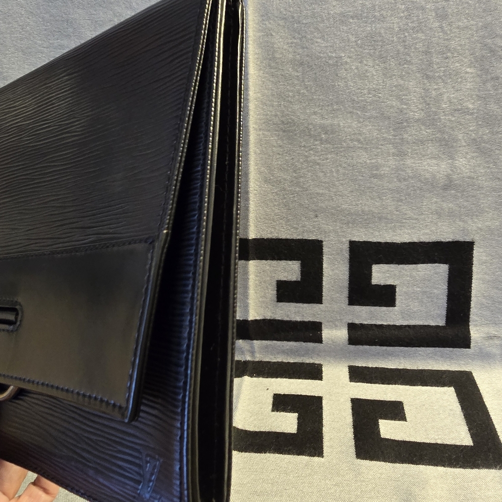 Louis Vuitton Epi Leather Clutch - Picture 6 of 8